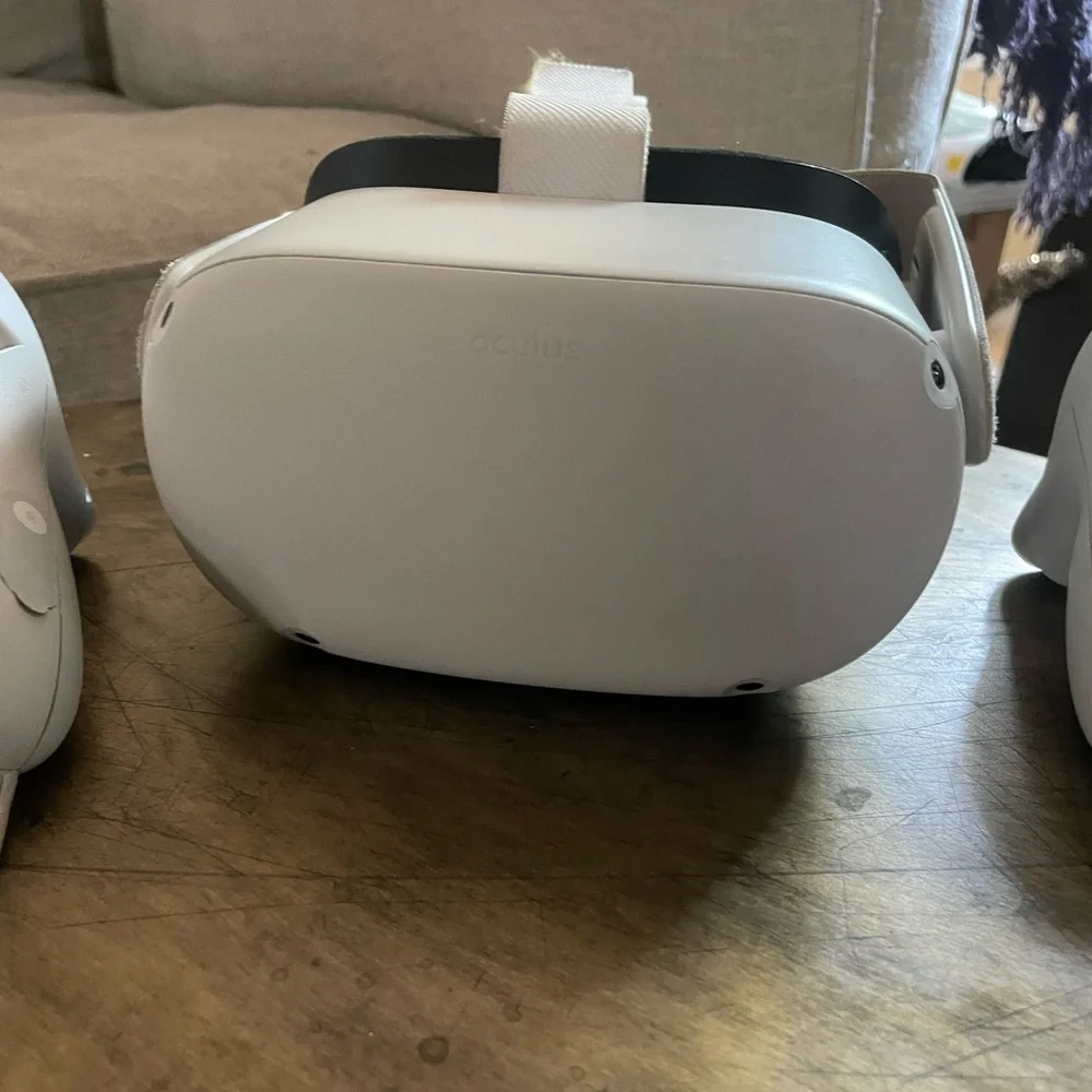 Oculus quest 2 Gently Used!!!